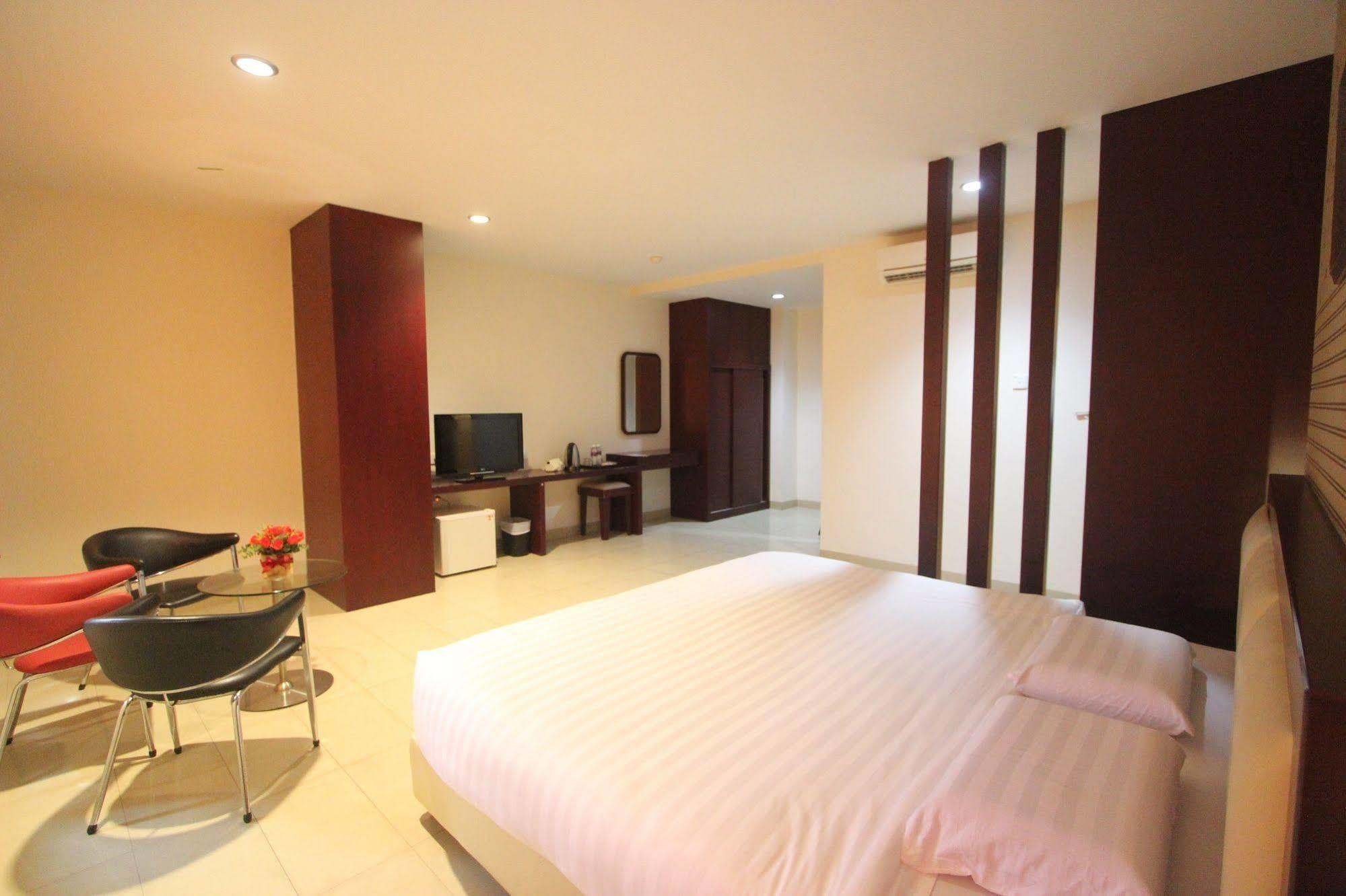 Lovina Inn - Nagoya Batam Exterior foto